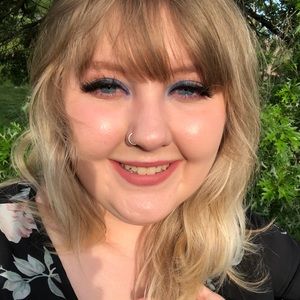 Meet your Posher, Elise